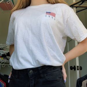 WHITE URBAN OUTFITTERS T-SHIRT